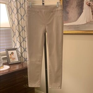 Like New Chico’s Ankle Pull On Jegging US 2